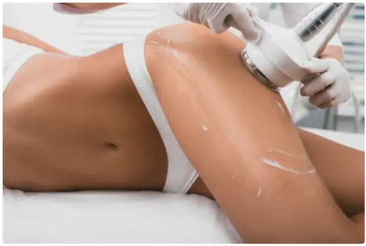 Cavitation-à-ultrasons-Comment-éliminer-les-graisses-localisées-efficacement Femme Soin